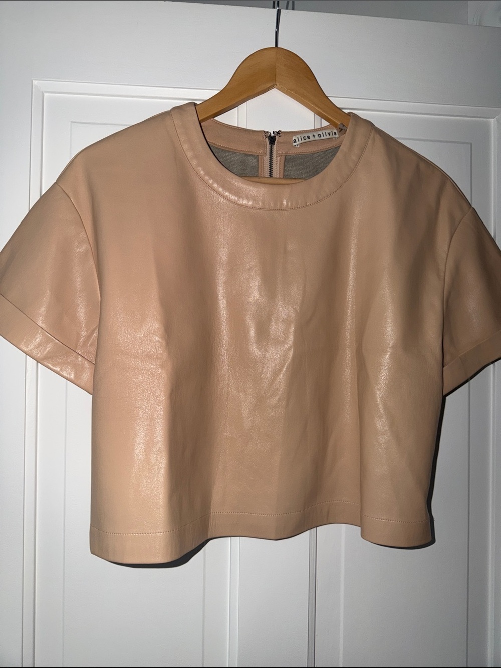 Alice + Olivia Beige Leather Cropped Short-Sleeve Top